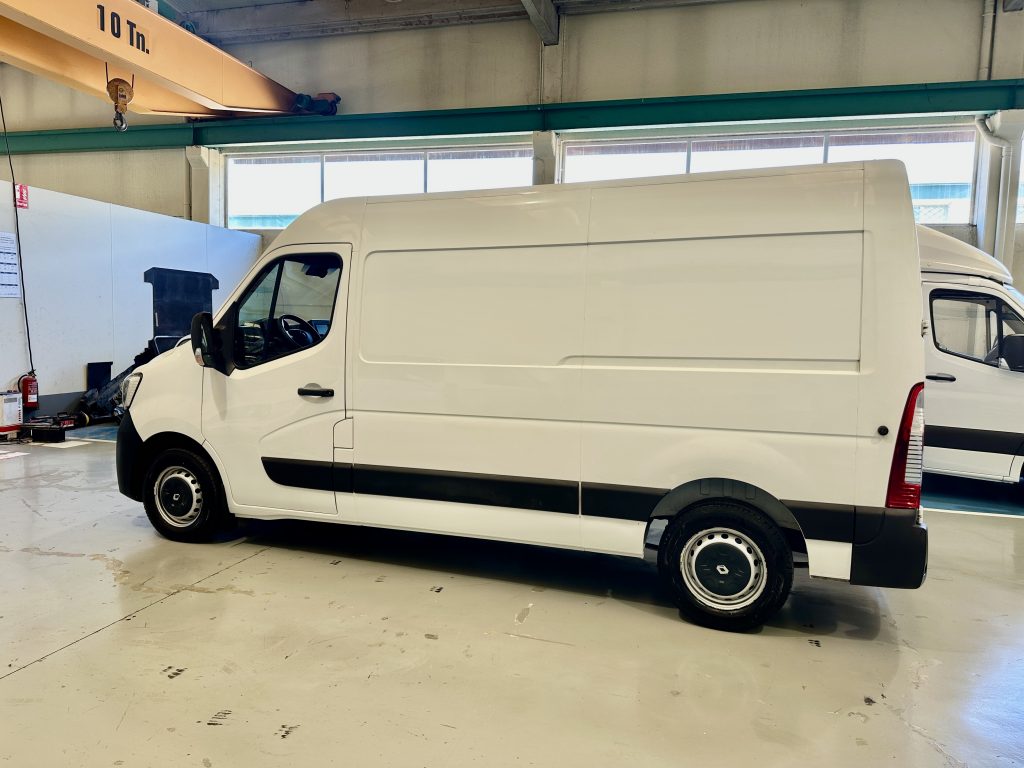 RENAULT MASTER 2.3 BLUEDCI 150CV FURGON MEDIO L2H2 10,8M CLIMA + PACK COMFORT + EXTRAS / 3.500 KG - foto 7