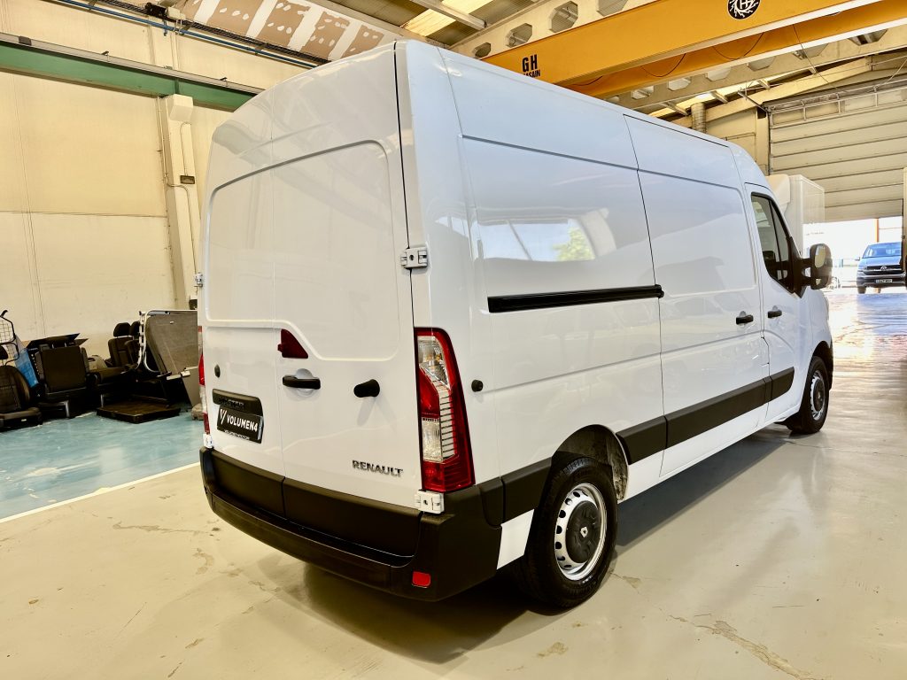 RENAULT MASTER 2.3 BLUEDCI 150CV FURGON MEDIO L2H2 10,8M CLIMA + PACK COMFORT + EXTRAS / 3.500 KG - foto 9