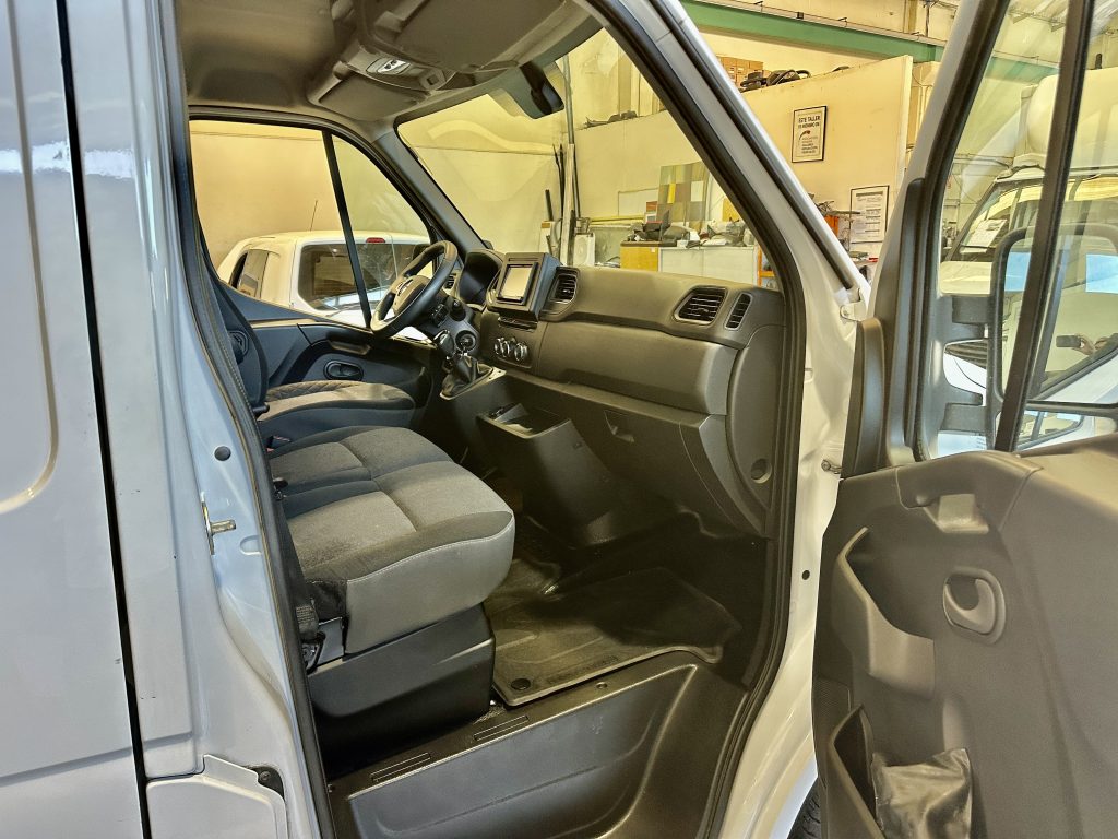 RENAULT MASTER 2.3 BLUEDCI 150CV FURGON MEDIO L2H2 10,8M CLIMA + PACK COMFORT + EXTRAS / 3.500 KG - foto 11