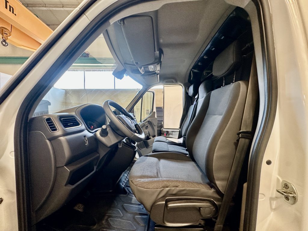 RENAULT MASTER 2.3 BLUEDCI 150CV FURGON MEDIO L2H2 10,8M CLIMA + PACK COMFORT + EXTRAS / 3.500 KG - foto 14