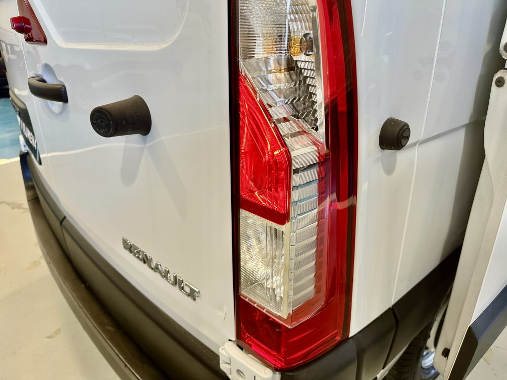 RENAULT MASTER 2.3 BLUEDCI 150CV FURGON MEDIO L2H2 10,8M CLIMA + PACK COMFORT + EXTRAS / 3.500 KG - foto 24