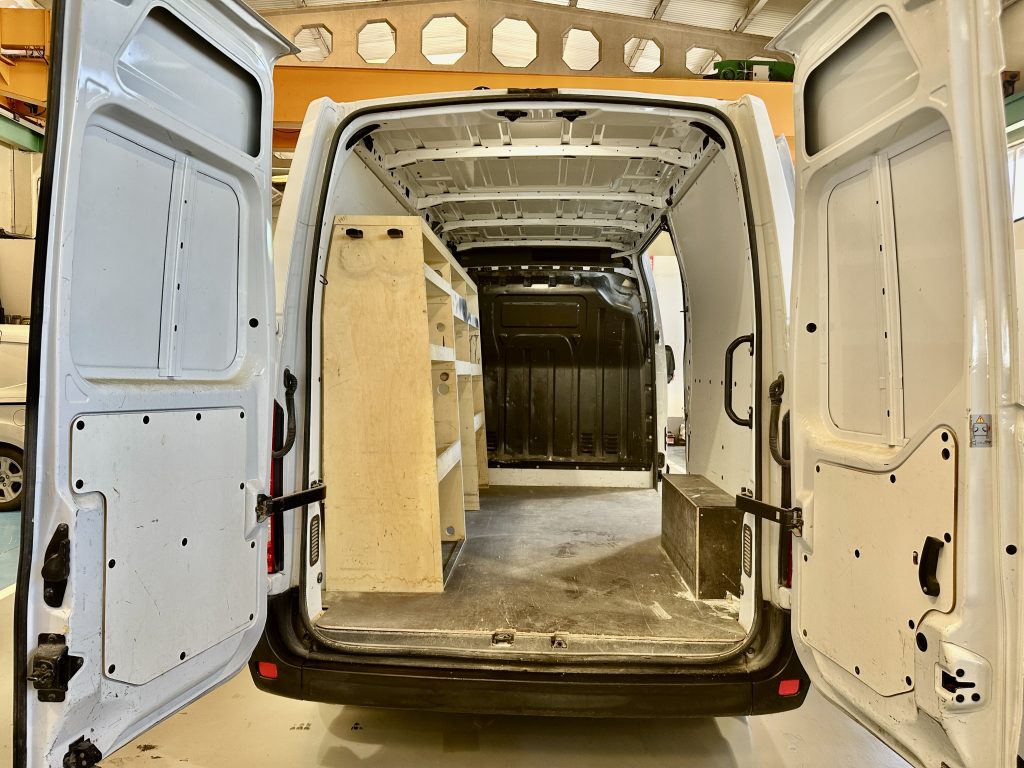 RENAULT MASTER 2.3 BLUEDCI 150CV FURGON MEDIO L2H2 10,8M CLIMA + PACK COMFORT + EXTRAS / 3.500 KG - foto 26