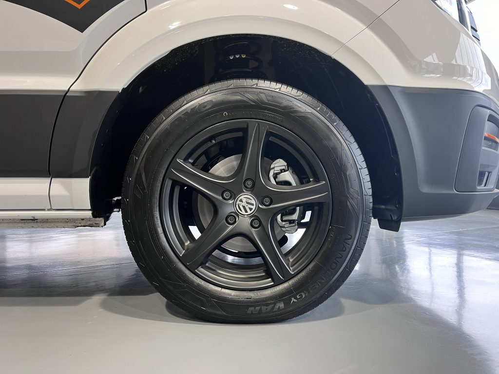 VOLKSWAGEN CRAFTER 2.0TDI 140CV T-ZONE BYTINKERVAN L3H3 2023 TURISMO ¡¡¡NUEVA A ESTRENAR!!! - foto 5