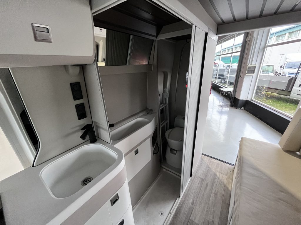 VOLKSWAGEN CRAFTER 2.0TDI 140CV T-ZONE BYTINKERVAN L3H3 2023 TURISMO ¡¡¡NUEVA A ESTRENAR!!! - foto 17