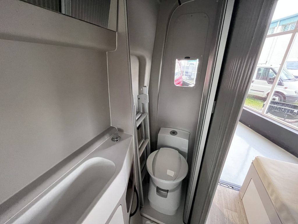 VOLKSWAGEN CRAFTER 2.0TDI 140CV T-ZONE BYTINKERVAN L3H3 2023 TURISMO ¡¡¡NUEVA A ESTRENAR!!! - foto 19