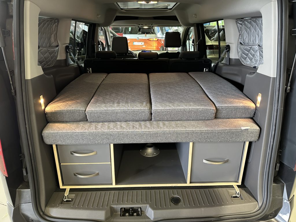 FORD GRAND TOURNEO CONNECT 1.5TDCi 120CV AUT6 TITANIUM + PACK VIVIENDA CAMA TRAS - foto 16