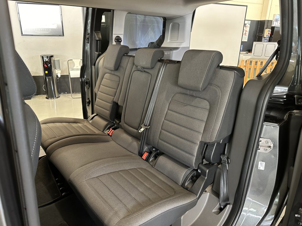 FORD GRAND TOURNEO CONNECT 1.5TDCi 120CV AUT6 TITANIUM + PACK VIVIENDA CAMA TRAS - foto 26