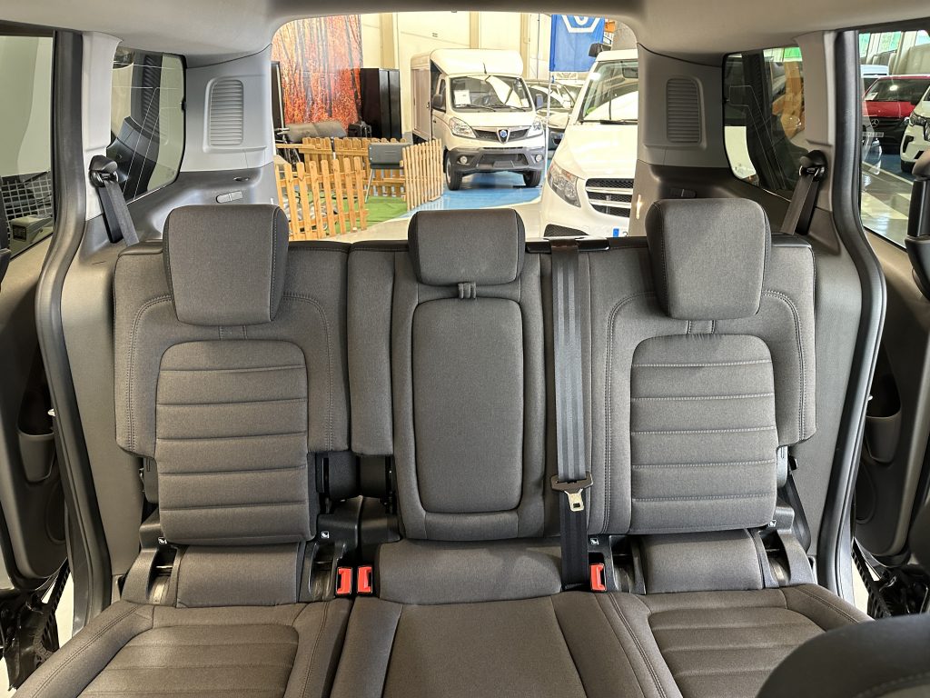 FORD GRAND TOURNEO CONNECT 1.5TDCi 120CV AUT6 TITANIUM + PACK VIVIENDA CAMA TRAS - foto 43