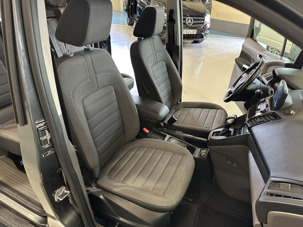FORD GRAND TOURNEO CONNECT 1.5TDCi 120CV AUT6 TITANIUM + PACK VIVIENDA CAMA TRAS - foto 44