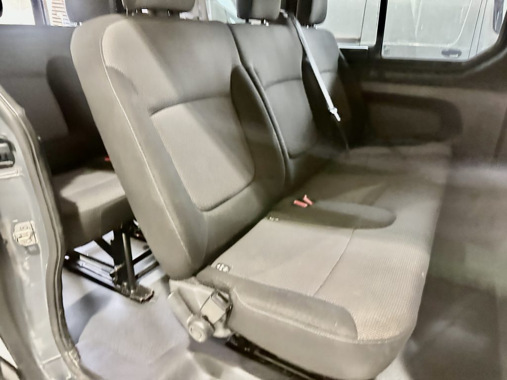 NISSAN PRIMASTAR 2.0dCi 110CV NCONNECTA COMBI9 L2H1 FULL LED + EXTRAS / GRIS PURE - foto 9