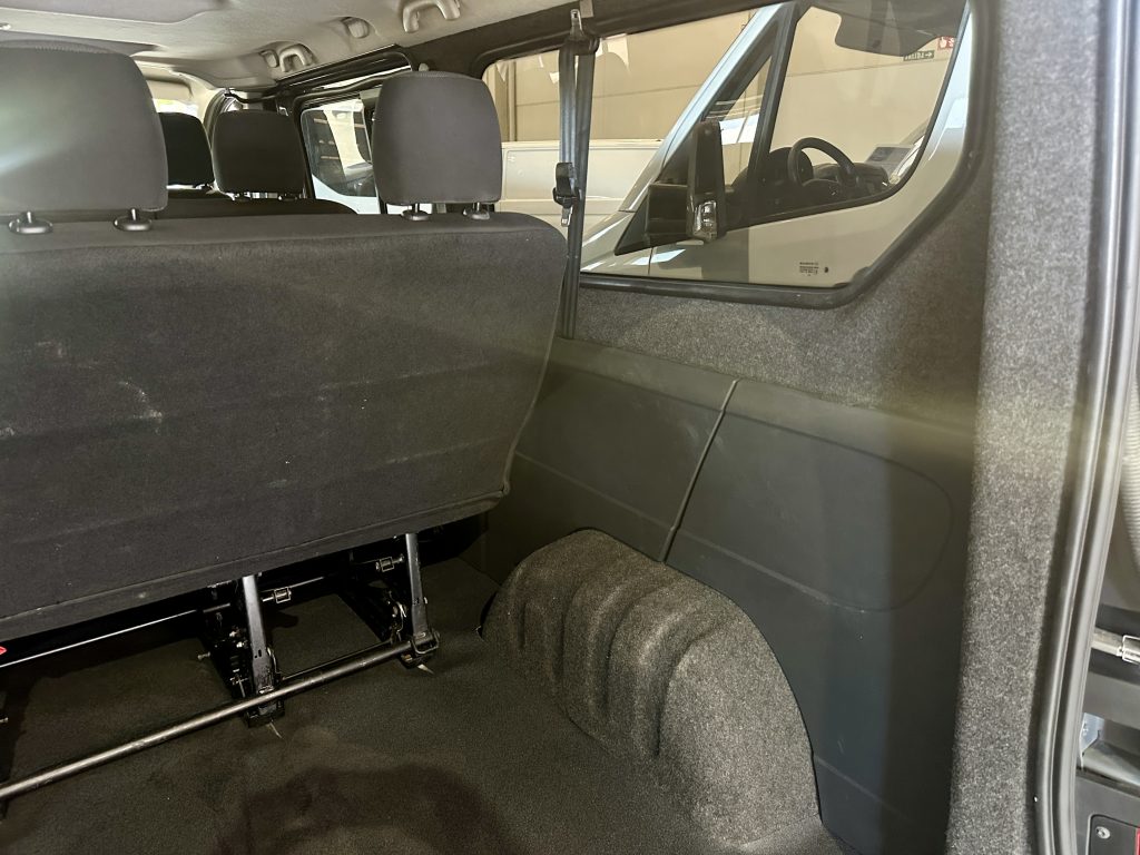 NISSAN PRIMASTAR 2.0dCi 110CV NCONNECTA COMBI9 L2H1 FULL LED + EXTRAS / GRIS PURE - foto 31