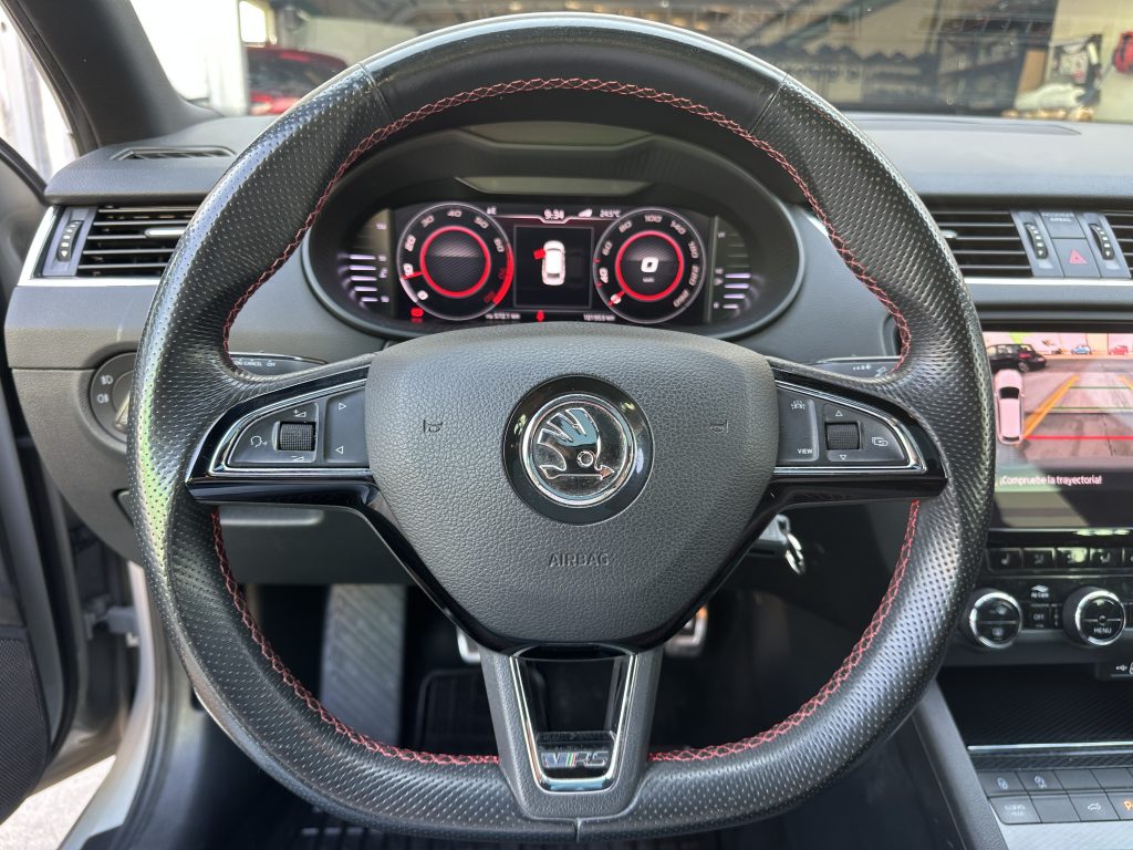 SKODA OCTAVIA COMBI 2.0TSI 245CV VRS M6 FULL EQUIPE - foto 32