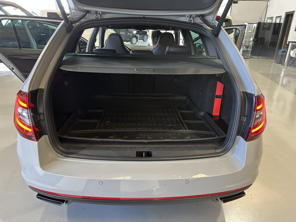 SKODA OCTAVIA COMBI 2.0TSI 245CV VRS M6 FULL EQUIPE - foto 22