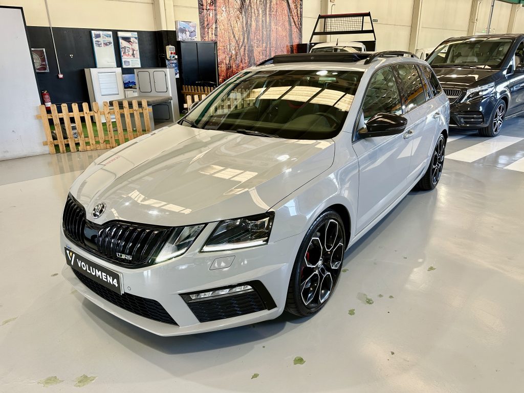 SKODA OCTAVIA COMBI 2.0TSI 245CV VRS M6 FULL EQUIPE - foto 39