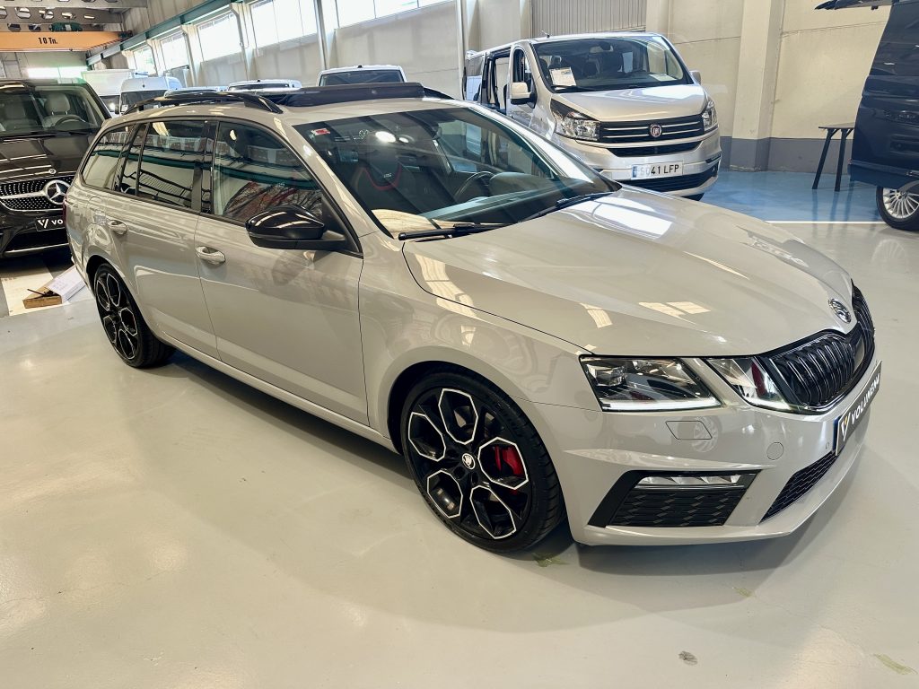 SKODA OCTAVIA COMBI 2.0TSI 245CV VRS M6 FULL EQUIPE - foto 40