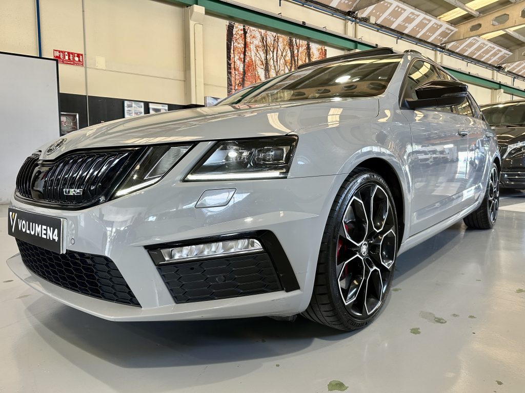 SKODA OCTAVIA COMBI 2.0TSI 245CV VRS M6 FULL EQUIPE - foto 42