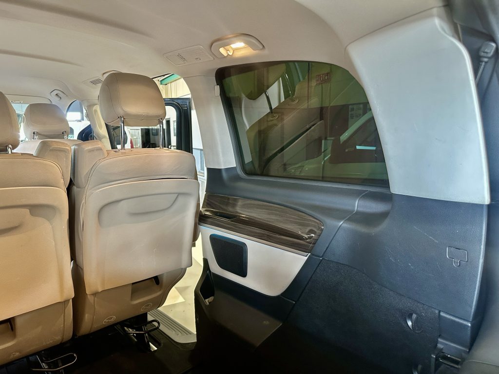 MB V220d 163CV 9GTRONIC AVANTGARDE COMPACTA PAQ. AMG EXT/INT 8 PL + EXTRAS / GRIS GRAFITO - foto 16