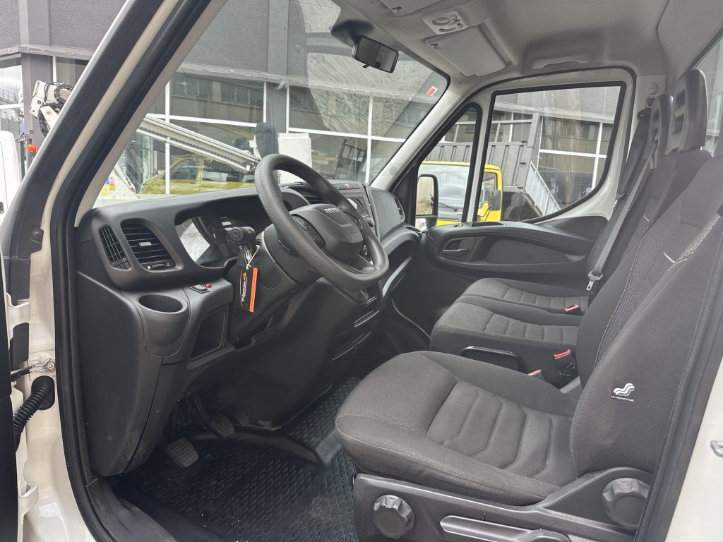 IVECO 35C16 2.3d 160CV M6 C/C DR 3.750MM RWD PAQUETERO 4,40 x 2,30 22M cub / CARGA UTIL 895 KG - foto 11