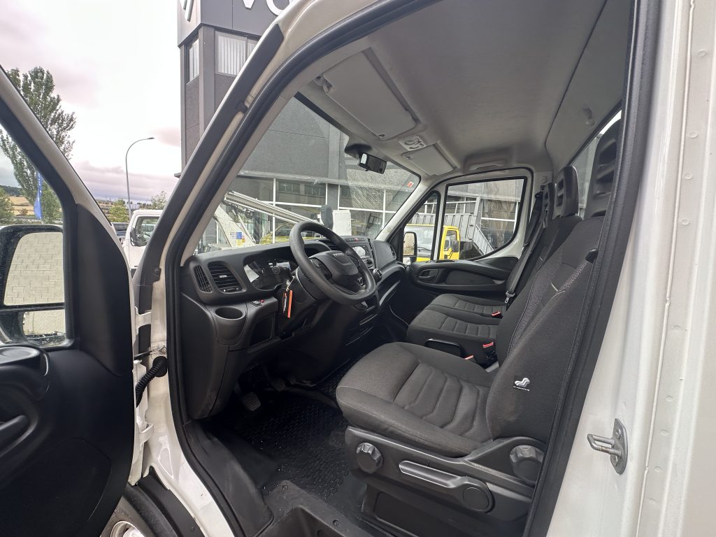 IVECO 35C16 2.3d 160CV M6 C/C DR 3.750MM RWD PAQUETERO 4,40 x 2,30 22M cub / CARGA UTIL 895 KG - foto 18
