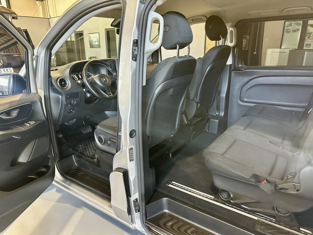 MERCEDES BENZ VITO 116CDI 163CV TOURER SELECT 7GTRONIC 8PL. RWD + DOB. PUERTA + PACK DEPORTIVO / PLATA ESTELAR - foto 31