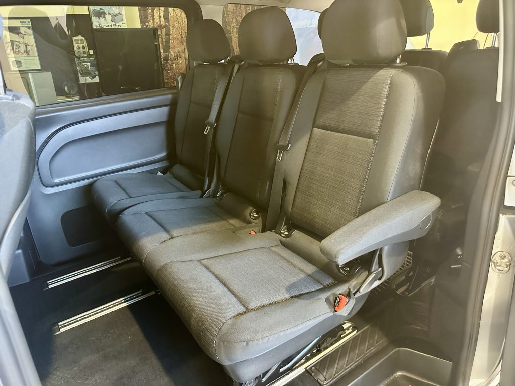 MERCEDES BENZ VITO 116CDI 163CV TOURER SELECT 7GTRONIC 8PL. RWD + DOB. PUERTA + PACK DEPORTIVO / PLATA ESTELAR - foto 5