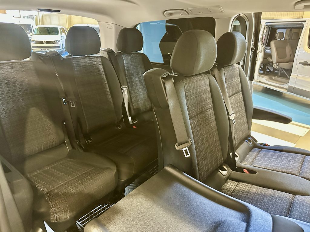 MERCEDES BENZ VITO 116CDI 163CV TOURER SELECT 7GTRONIC 8PL. RWD + DOB. PUERTA + PACK DEPORTIVO / PLATA ESTELAR - foto 12