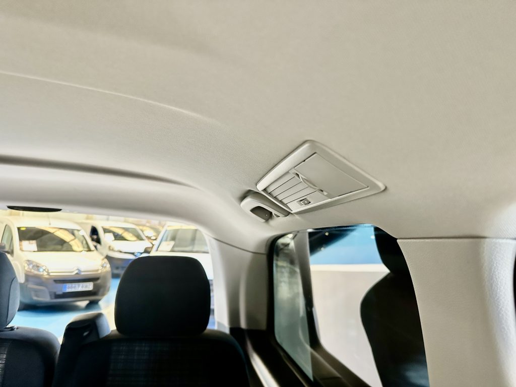 MERCEDES BENZ VITO 116CDI 163CV TOURER SELECT 7GTRONIC 8PL. RWD + DOB. PUERTA + PACK DEPORTIVO / PLATA ESTELAR - foto 14