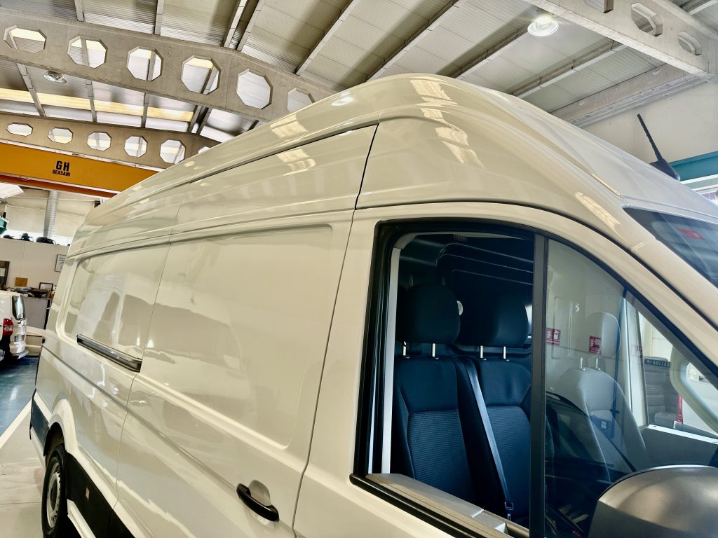 MAN TGE 3140 2.0TDI 140CV L5H4 EXTRALARGO HIPERELEVADO FWD 18.4m3 FULL EQUIPE / 3.500 KG - foto 6