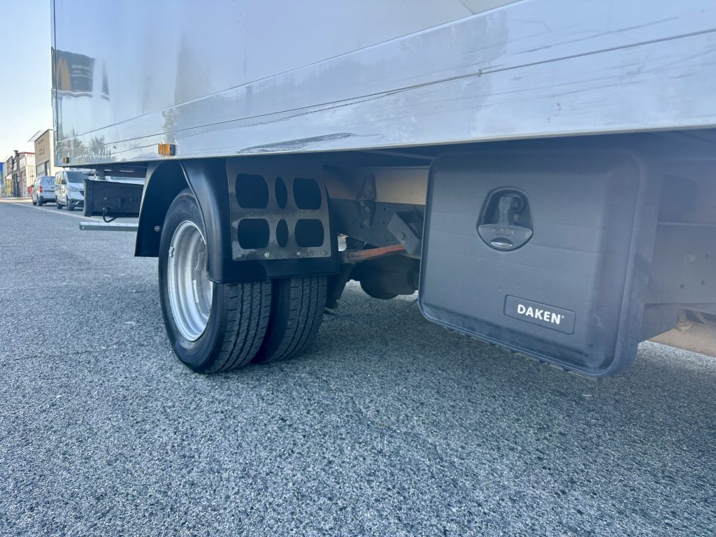 IVECO 35C16 2.3d 160CV M6 C/C DR 3.750MM RWD PAQUETERO 4,40 x 2,30 22M cub / CARGA UTIL 855 KG - foto 14