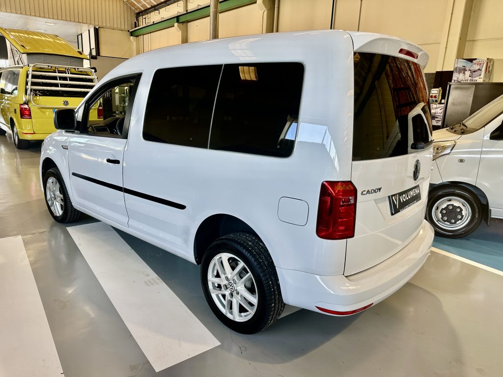VOLKSWAGEN CADDY 2.0TDI BMT 122CV KOMBI 5 PL. TRENDLINE HIMALAYA 4MOTION 6 VEL + EXTRAS / 6.989 KMS - foto 3