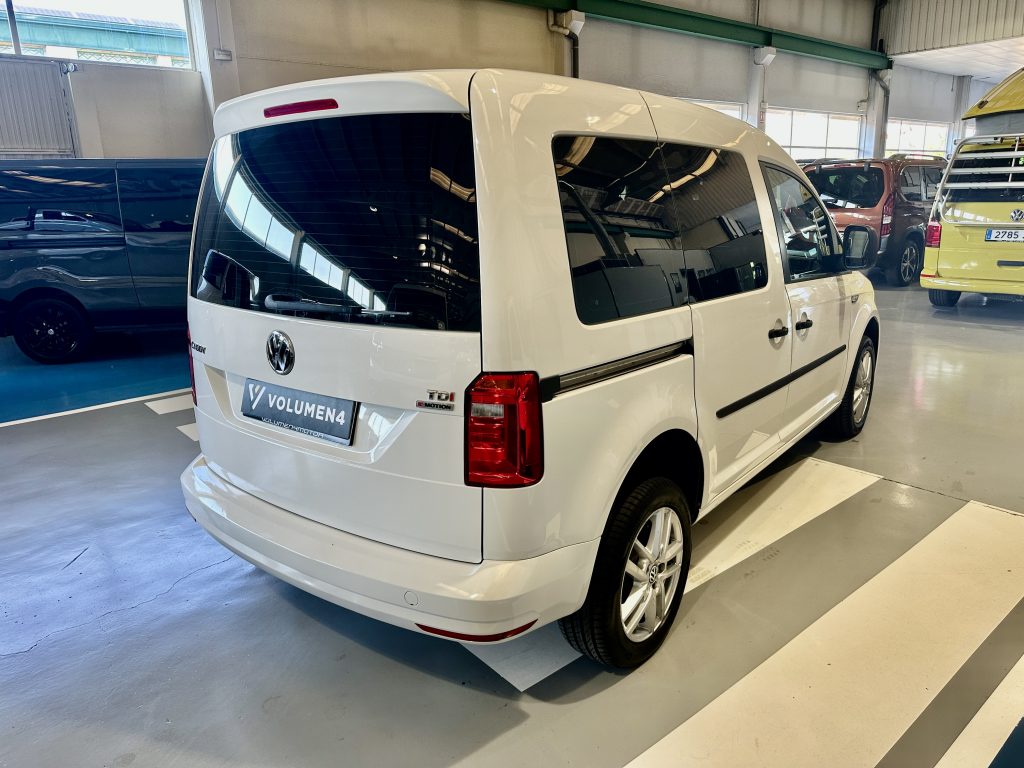 VOLKSWAGEN CADDY 2.0TDI BMT 122CV KOMBI 5 PL. TRENDLINE HIMALAYA 4MOTION 6 VEL + EXTRAS / 6.989 KMS - foto 4