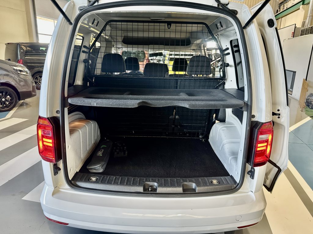 VOLKSWAGEN CADDY 2.0TDI BMT 122CV KOMBI 5 PL. TRENDLINE HIMALAYA 4MOTION 6 VEL + EXTRAS / 6.989 KMS - foto 19