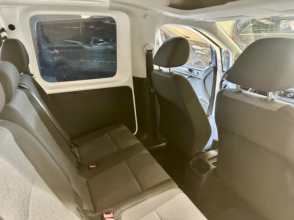 VOLKSWAGEN CADDY 2.0TDI BMT 122CV KOMBI 5 PL. TRENDLINE HIMALAYA 4MOTION 6 VEL + EXTRAS / 6.989 KMS - foto 20