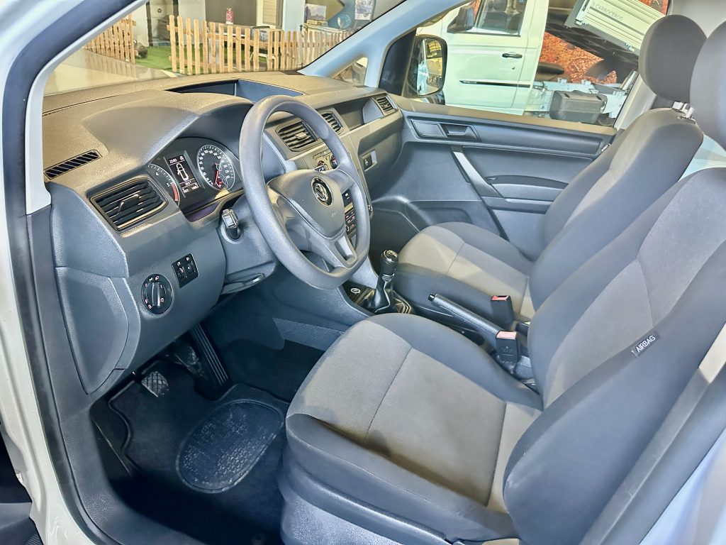 VOLKSWAGEN CADDY 2.0TDI BMT 122CV KOMBI 5 PL. TRENDLINE HIMALAYA 4MOTION 6 VEL + EXTRAS / 6.989 KMS - foto 26