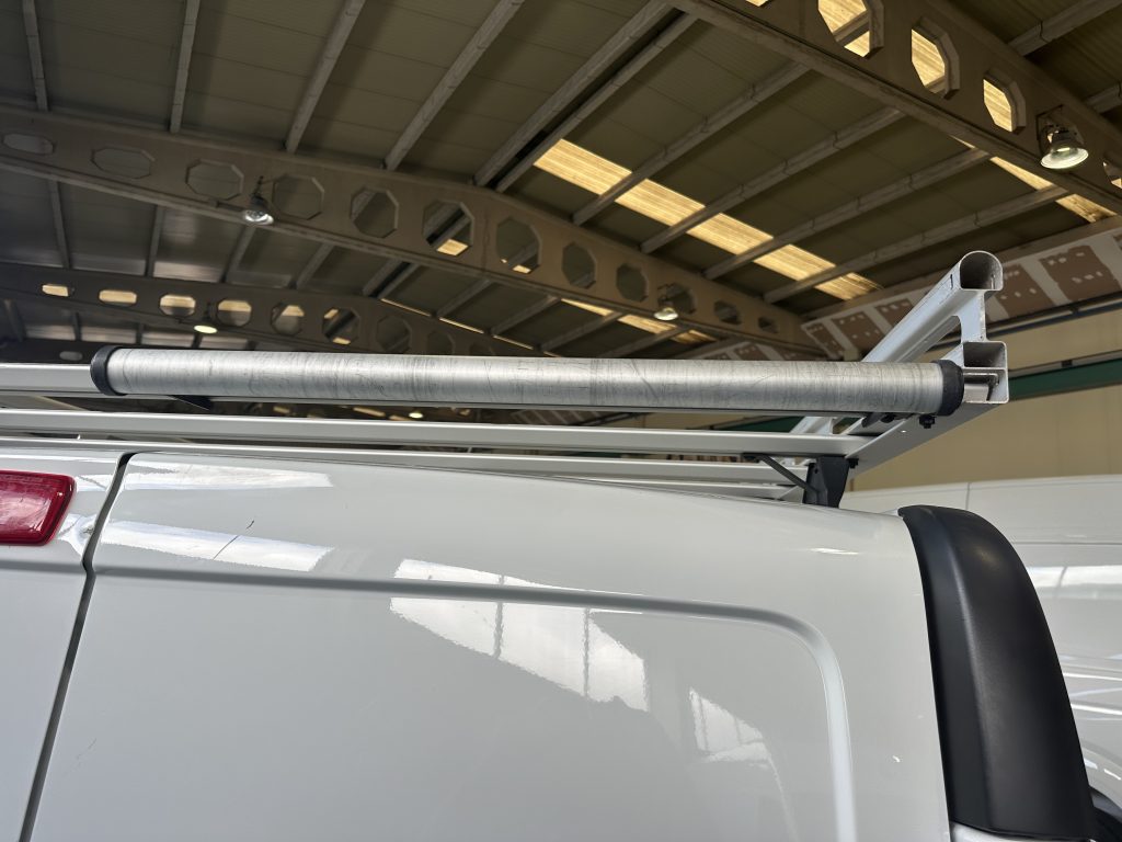 NISSAN NV300 1.6dCi 120CV 1.2T FURGON L1H1 CORTA PRO PACK COMFORT / CARGA UTIL 1.310KG - foto 9