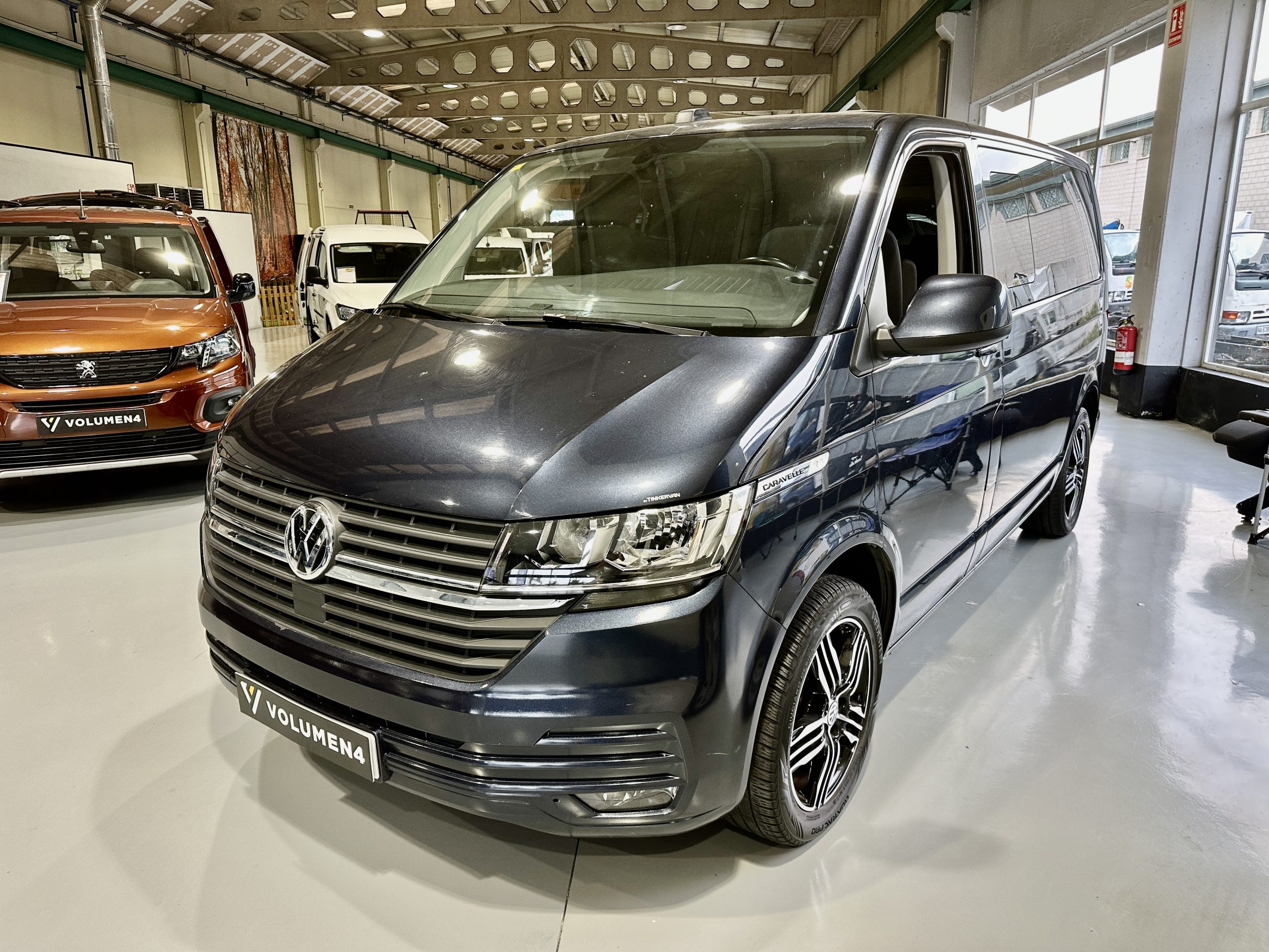 VOLKSWAGEN CARAVELLE T6.1 2.0TDI BMT 150CV M6 ORIGIN «T-BUDDY BY TINKERVAN» PACK VIVIENDA  / AZUL STARLIGHT
