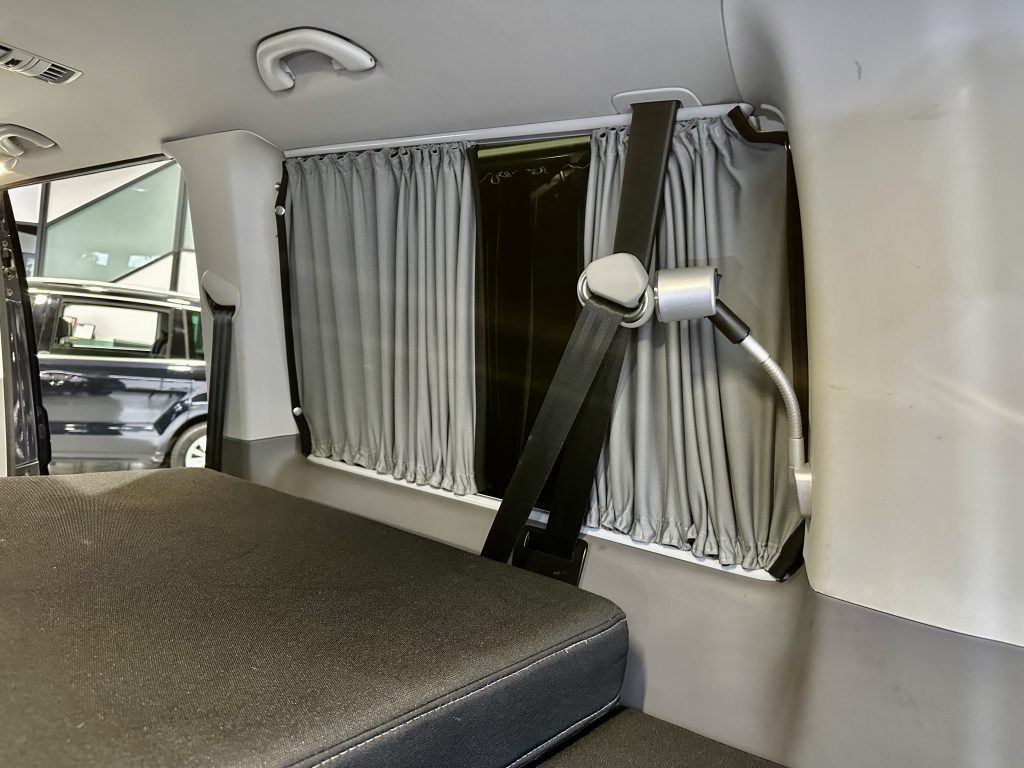 VOLKSWAGEN CARAVELLE T6.1 2.0TDI BMT 150CV M6 ORIGIN «T-BUDDY BY TINKERVAN» PACK VIVIENDA  / AZUL STARLIGHT - foto 25