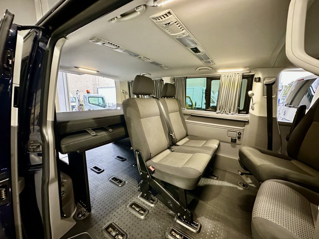 VOLKSWAGEN CARAVELLE T6.1 2.0TDI BMT 150CV M6 ORIGIN «T-BUDDY BY TINKERVAN» PACK VIVIENDA  / AZUL STARLIGHT - foto 27