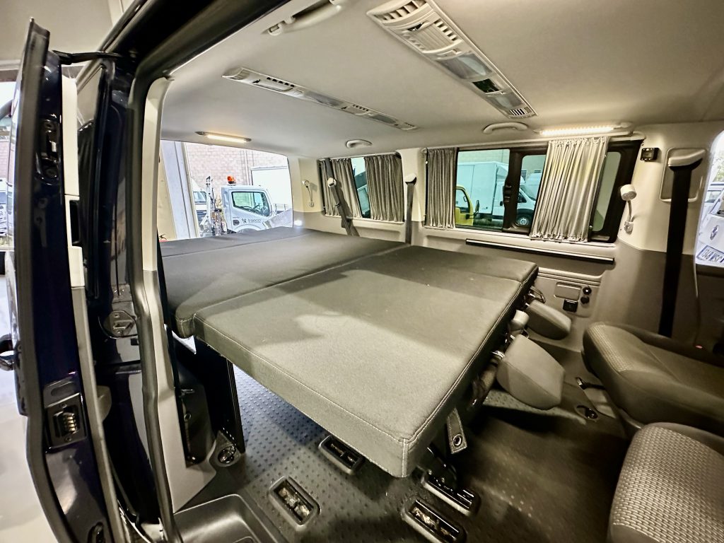 VOLKSWAGEN CARAVELLE T6.1 2.0TDI BMT 150CV M6 ORIGIN «T-BUDDY BY TINKERVAN» PACK VIVIENDA  / AZUL STARLIGHT - foto 28
