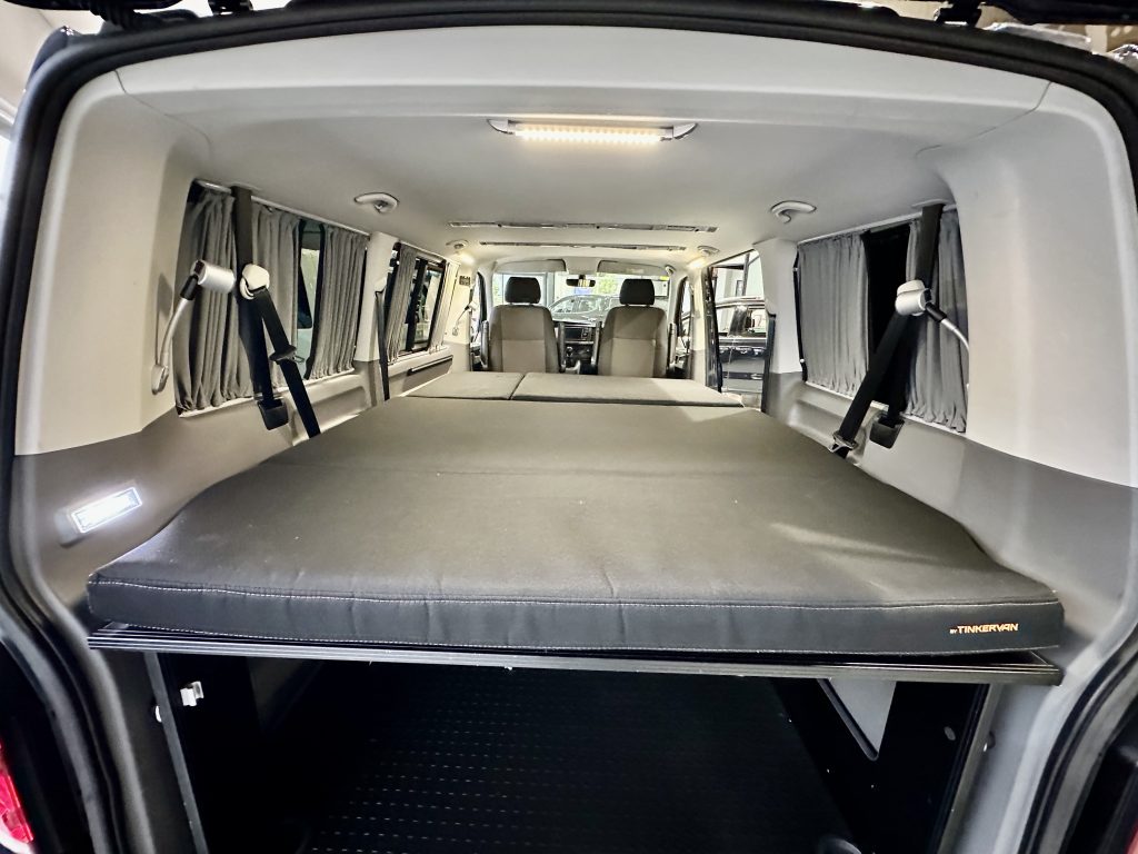 VOLKSWAGEN CARAVELLE T6.1 2.0TDI BMT 150CV M6 ORIGIN «T-BUDDY BY TINKERVAN» PACK VIVIENDA  / AZUL STARLIGHT - foto 29