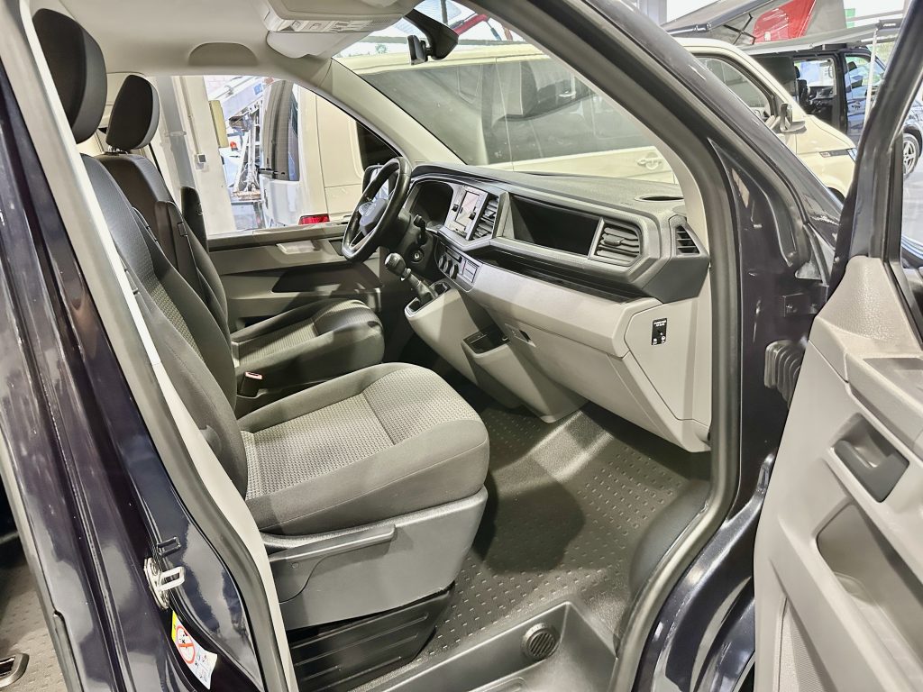 VOLKSWAGEN CARAVELLE T6.1 2.0TDI BMT 150CV M6 ORIGIN «T-BUDDY BY TINKERVAN» PACK VIVIENDA  / AZUL STARLIGHT - foto 32