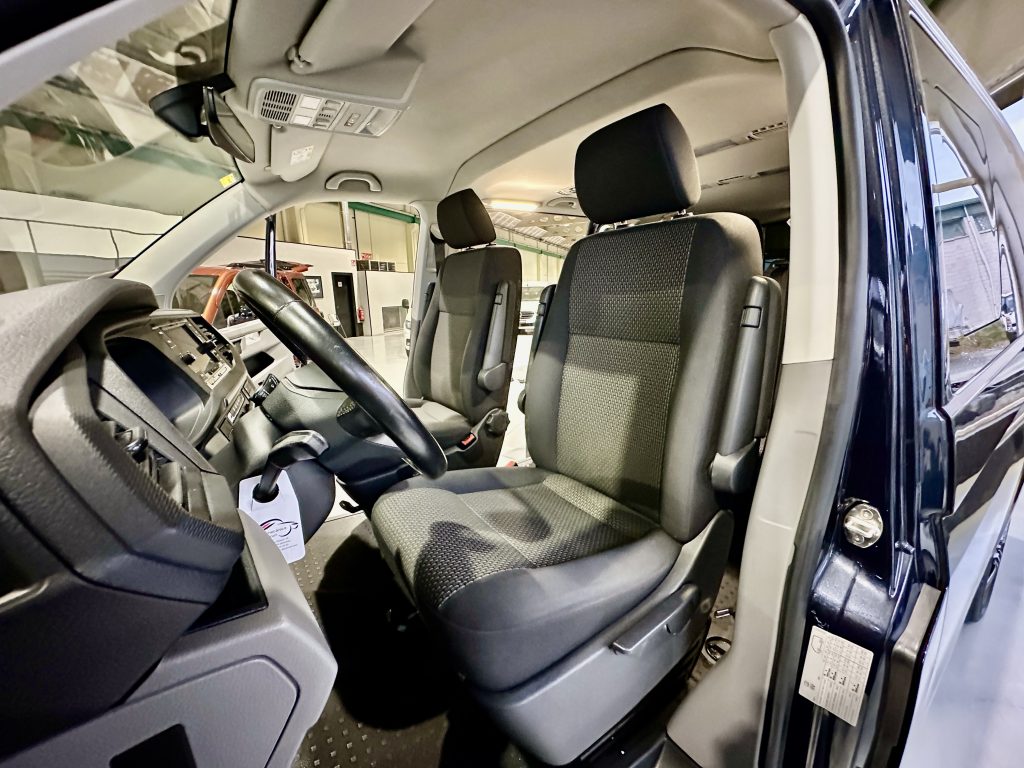 VOLKSWAGEN CARAVELLE T6.1 2.0TDI BMT 150CV M6 ORIGIN «T-BUDDY BY TINKERVAN» PACK VIVIENDA  / AZUL STARLIGHT - foto 2