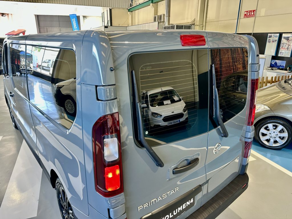 NISSAN PRIMASTAR 2.0dCi 110CV NCONNECTA COMBI9 L2H1 FULL LED + EXTRAS / GRIS PURE - foto 37