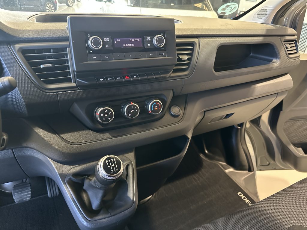 NISSAN PRIMASTAR 2.0dCi 110CV NCONNECTA COMBI9 L2H1 FULL LED + EXTRAS / GRIS PURE - foto 24