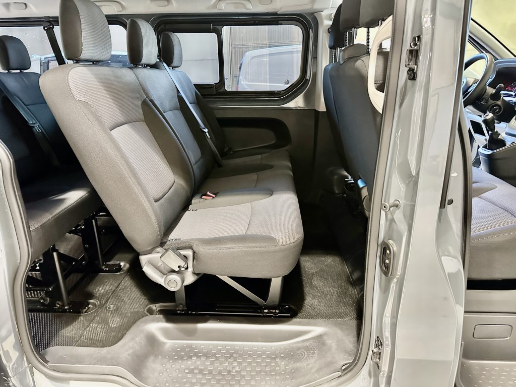 NISSAN PRIMASTAR 2.0dCi 110CV NCONNECTA COMBI9 L2H1 FULL LED + EXTRAS / GRIS PURE - foto 7