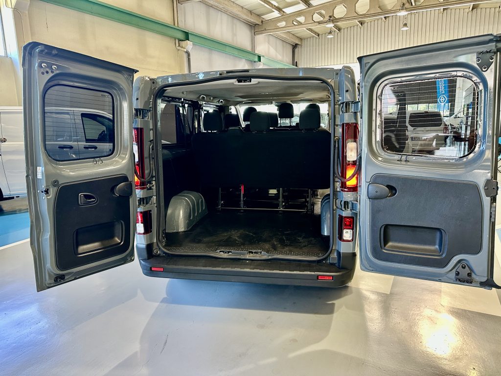 NISSAN PRIMASTAR 2.0dCi 110CV NCONNECTA COMBI9 L2H1 FULL LED + EXTRAS / GRIS PURE - foto 2
