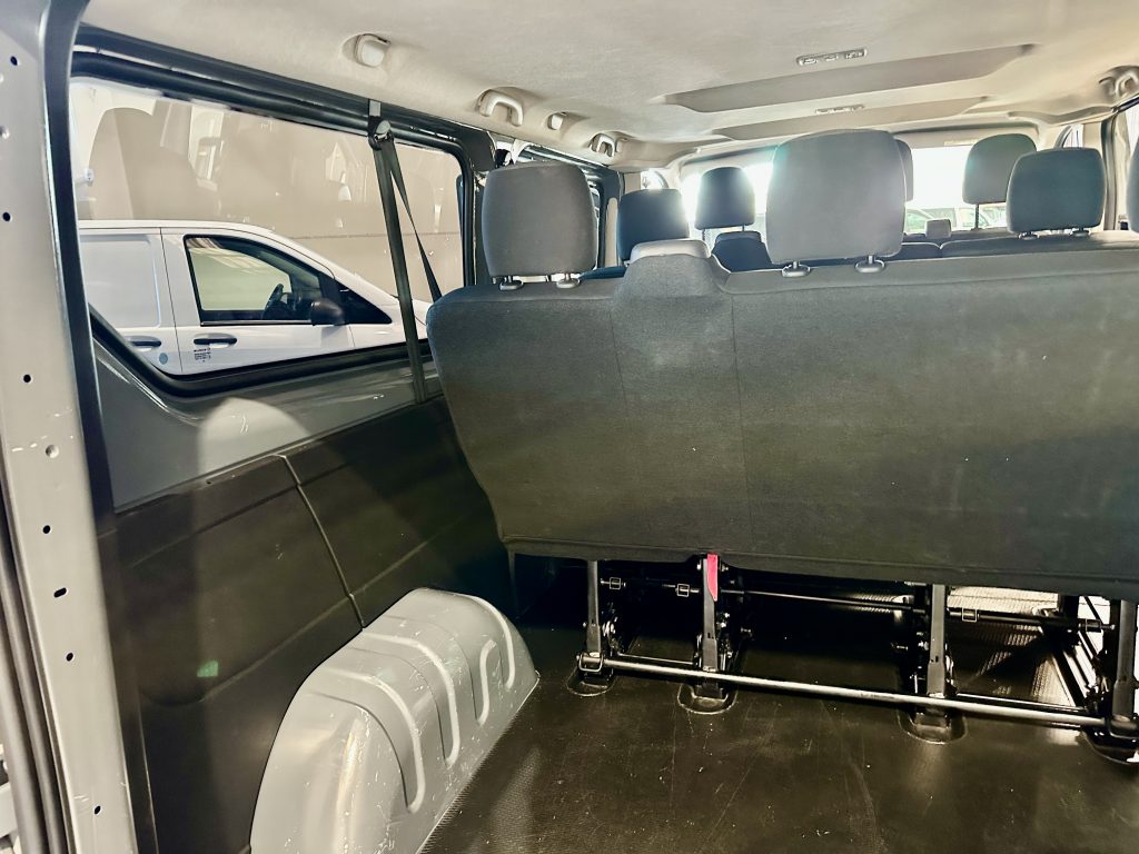 NISSAN PRIMASTAR 2.0dCi 110CV NCONNECTA COMBI9 L2H1 FULL LED + EXTRAS / GRIS PURE - foto 3