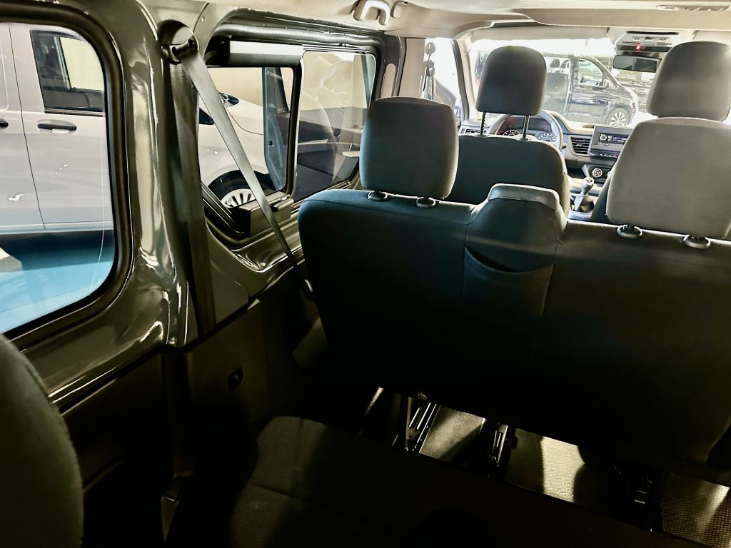 NISSAN PRIMASTAR 2.0dCi 110CV NCONNECTA COMBI9 L2H1 FULL LED + EXTRAS / GRIS PURE - foto 15
