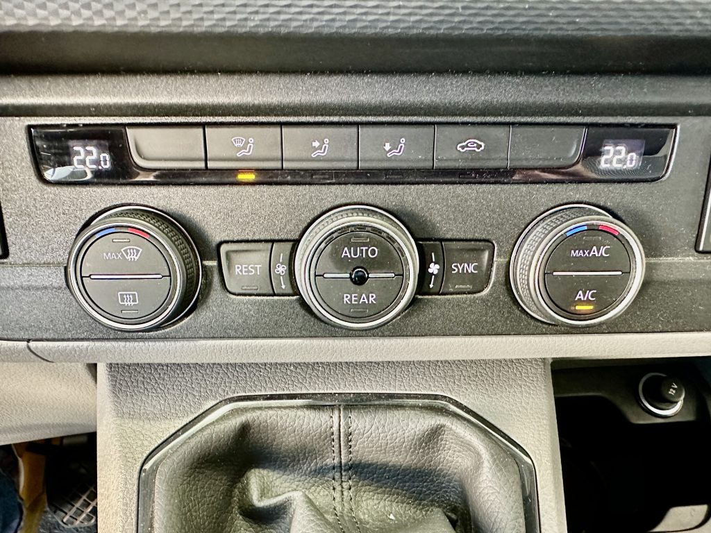 VOLKSWAGEN CARAVELLE T6.1 2.0TDI BMT 150CV M6 ORIGIN «T-BUDDY BY TINKERVAN» PACK VIVIENDA + TECHO SCA 290 / TURISMO - foto 9