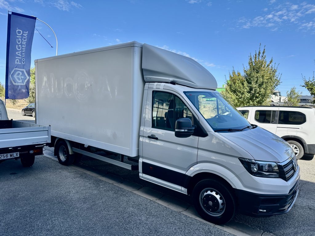 VW CRAFTER 2.0TDI BMT 122CV L4 RWD BOX 35 D. RDA. C/C PAQUETERO 22M CUB 4,30 + PLATAFORMA ZEPRO / CARGA UTIL 505 KG - foto 1